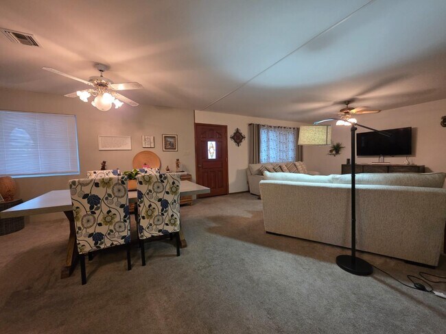 Foto del edificio - 13664 E 45th Ln