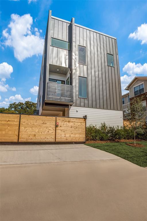 Foto principal - 2118 N Carroll Ave