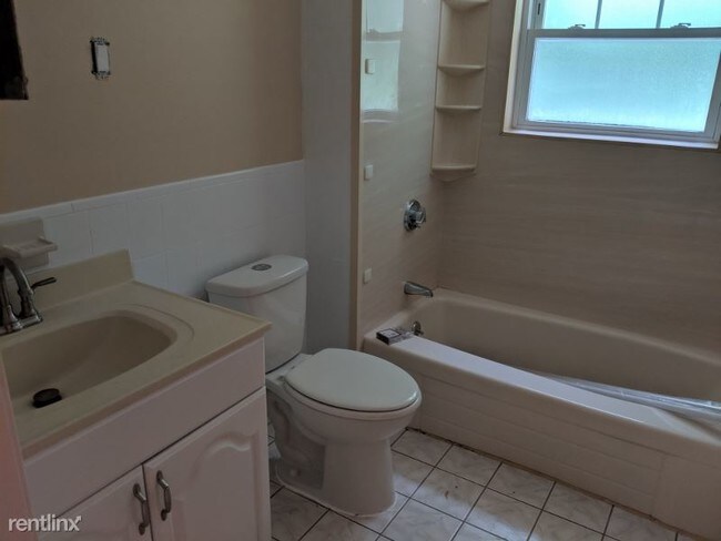 Foto del edificio - 2 br, 1.5 bath Apartment - 11 Oak Pl