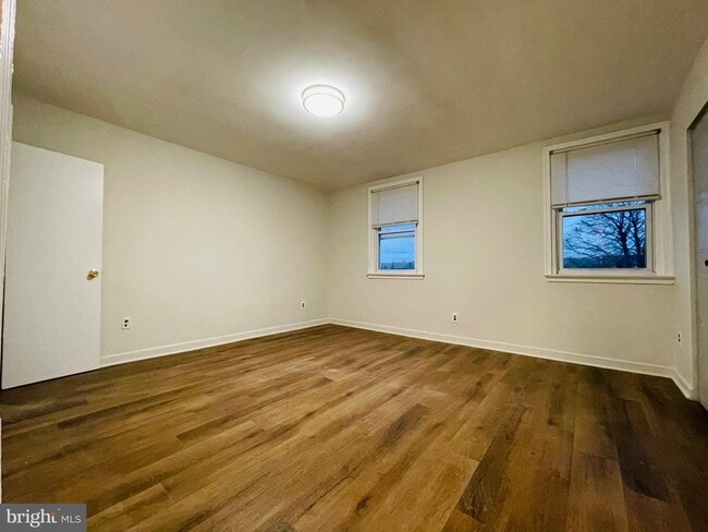 Building Photo - 2129 Longshore Ave