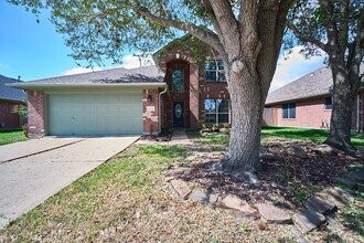 Building Photo - 4204 Seminole Dr