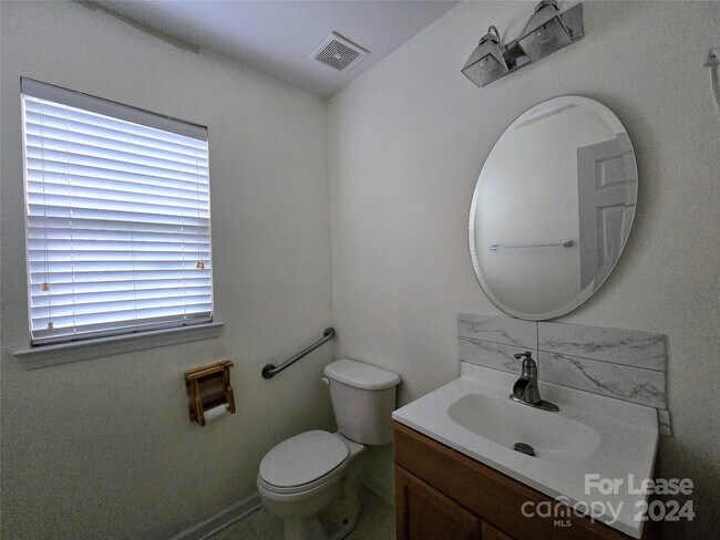 Building Photo - 1021 Bridleside Dr
