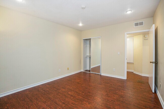 Building Photo - 8516 Cadillac Ave