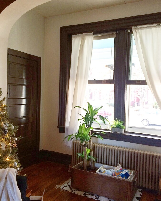 Primary Photo - 357 College Avenue