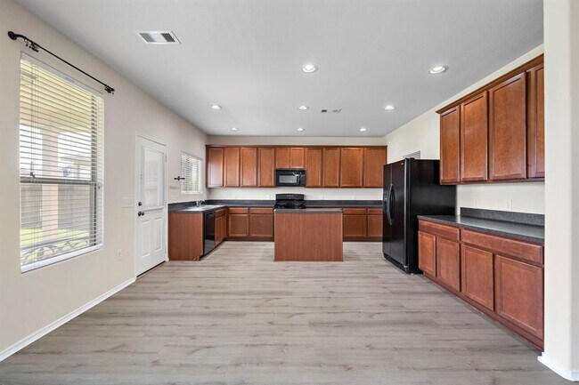 Foto del edificio - 1418 S Maple Dr