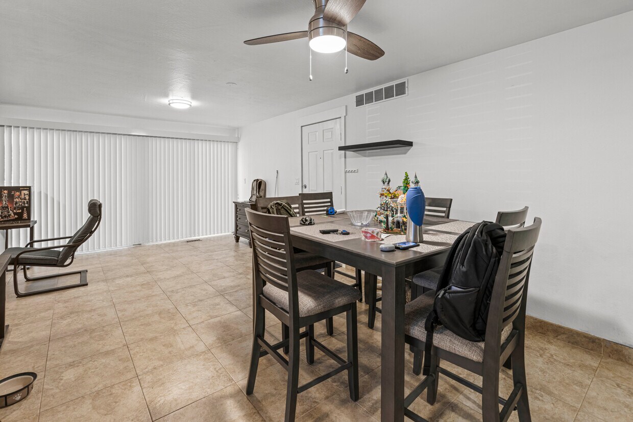 Building Photo - 1233 E Cottonwood Hills Dr