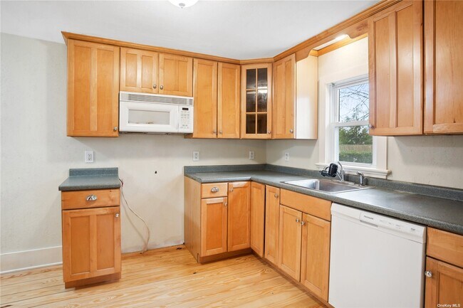 Building Photo - 157 Mill Rd