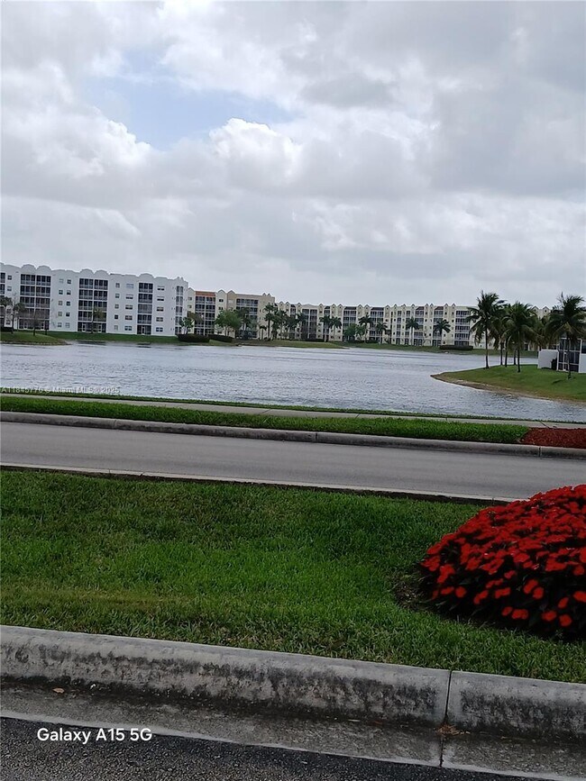 Foto del edificio - 10730 NW 66th St