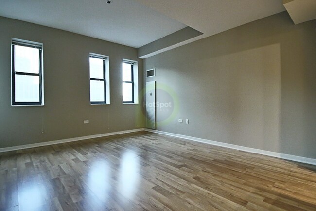 Building Photo - 13 W Randolph St