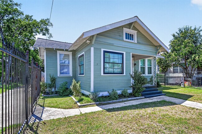 Building Photo - 2519 Stevens St