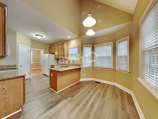 Building Photo - 146 Lily Xing