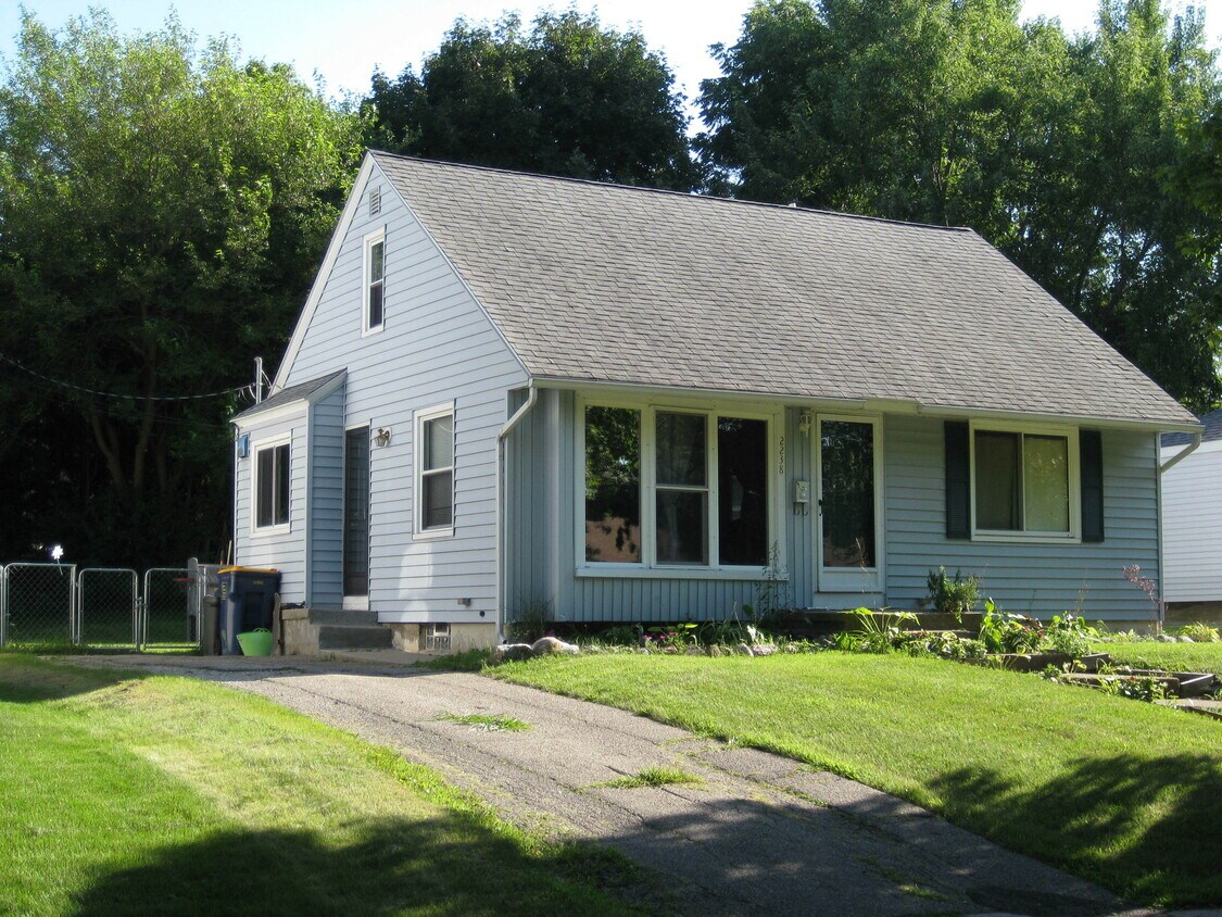 2238 Audobon Dr SE, Grand Rapids, MI 49506 House for Rent in Grand