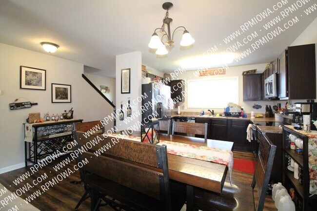 Foto del edificio - 2 CAR GARAGE!! 3 bedroom, 2.5 Bath Home in...