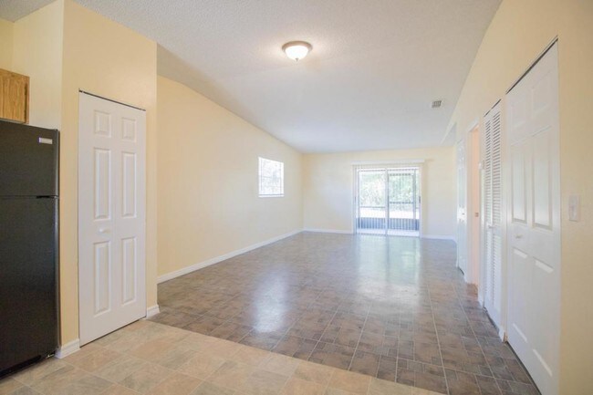 Building Photo - 586 IMPERIAL PL