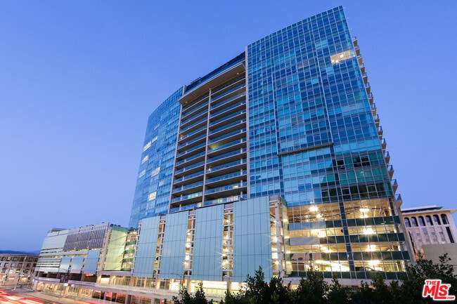 Foto del edificio - 3785 Wilshire Blvd