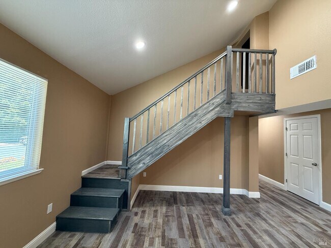 Foto del edificio - 666 Belvedere Dr