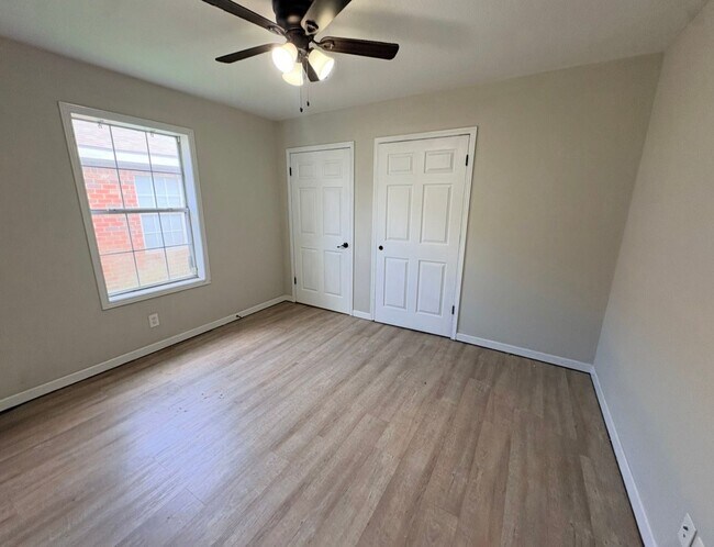 Foto del edificio - 1723 N Tallowood Dr