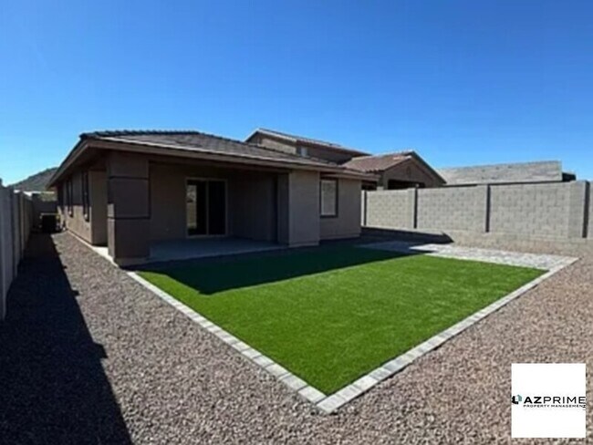 Building Photo - Nice Home