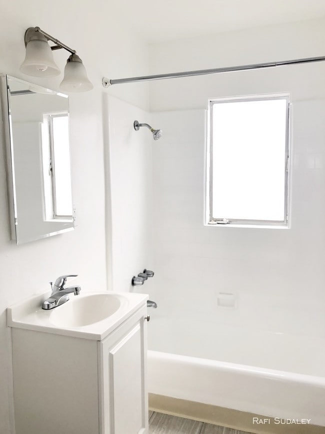 Foto del edificio - 1 BED & 1 BATH UNIT - LOS ANGELES!