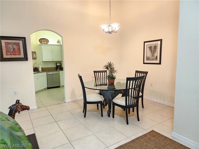Foto del edificio - 1335 Charleston Square Dr