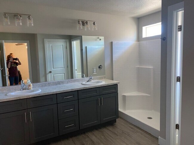 Building Photo - 3B/2.5B Townhome