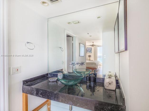 Foto del edificio - 6767 Collins Ave