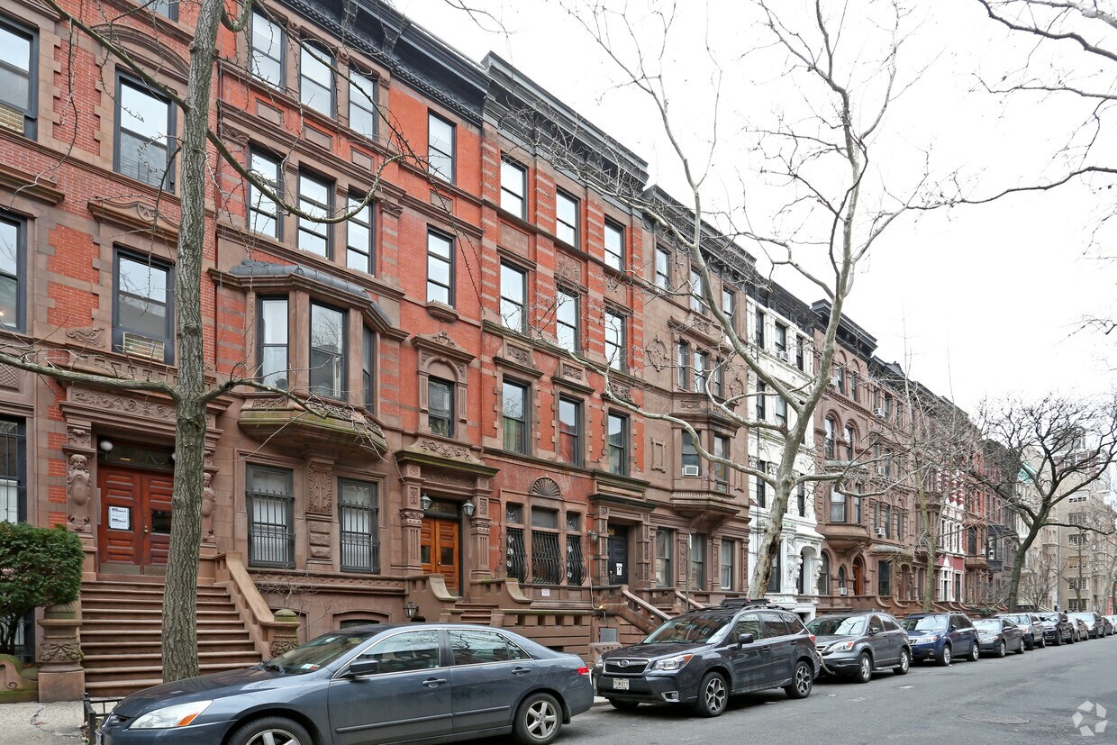 Building Photo - 38 W 88th St