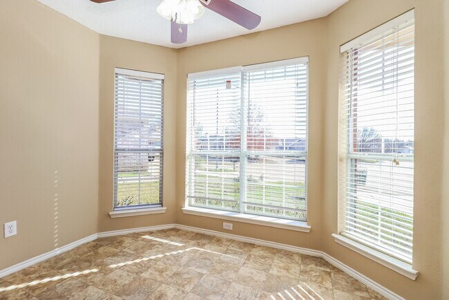 Foto del edificio - 10600 Copperwood Ln