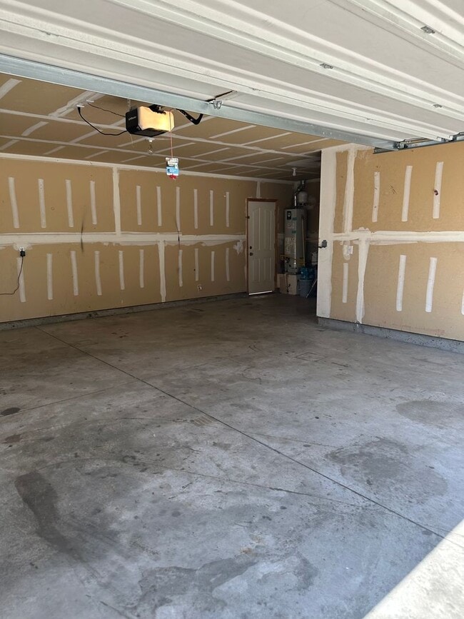 Building Photo - $1,995.00 / Ready Now this 4 bedroom home ...