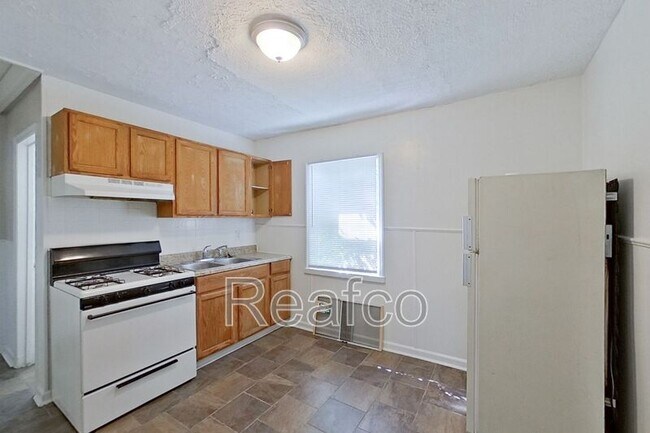 Building Photo - 671 S Wheatland Ave