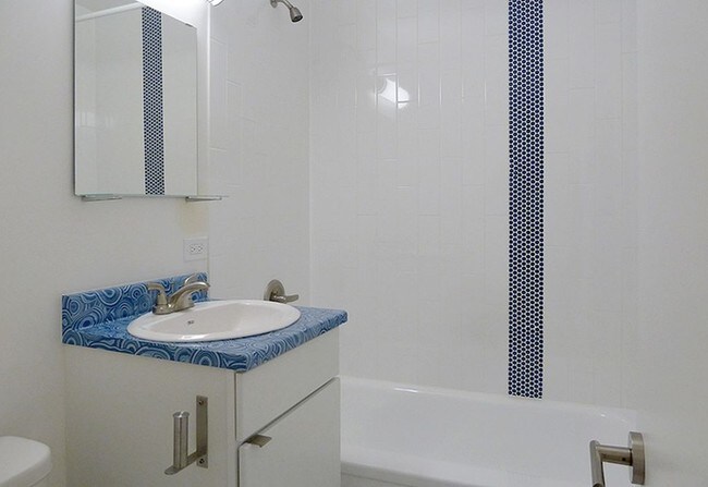 Building Photo - 1422 Leyden