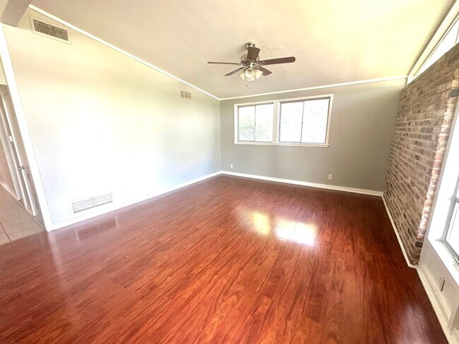 Foto del edificio - For Rent in Montgomery! Vouchers WELCOME!