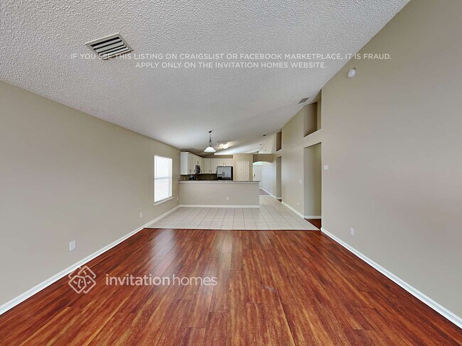 Foto del edificio - 1325 River City St