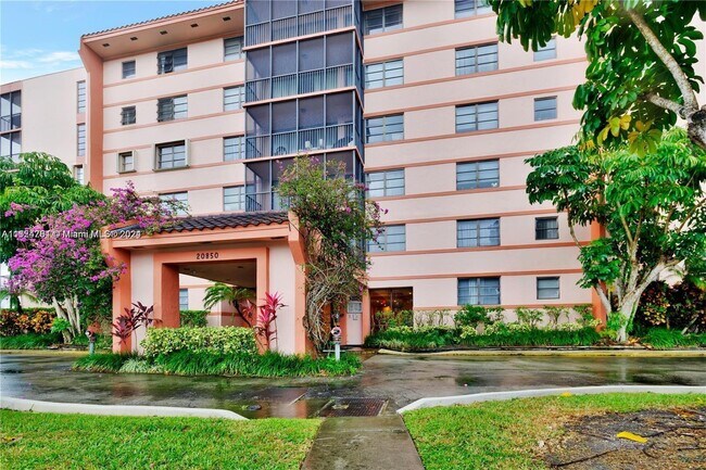 Foto del edificio - 20850 San Simeon Way