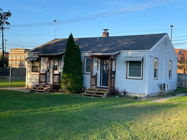 Foto del edificio - 1327 N Robberson Ave