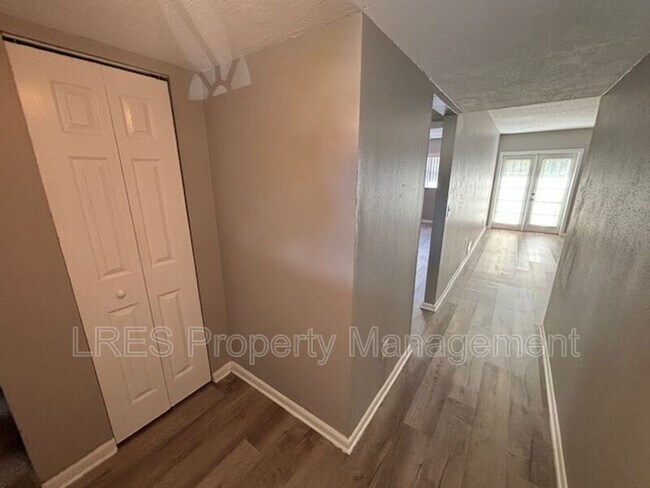 Building Photo - 1605 Terrace Dr