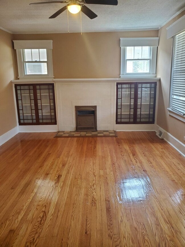 Building Photo - 622 W King Ave