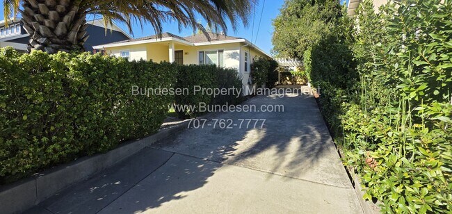 Foto del edificio - Charming Mid-Century Bungalow & Updated Co...