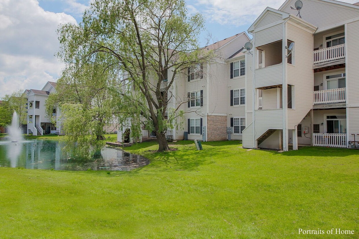 150 S Waters Edge Dr Unit A, Glendale Heights, IL 60139 Condo for