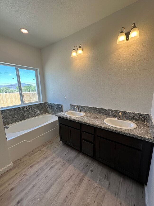 Building Photo - 4 Bedroom Home in Fernley, NV