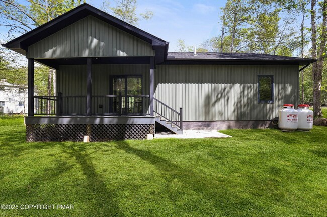 Building Photo - 1540 Lake Ln