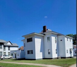 Building Photo - 654 Oak St