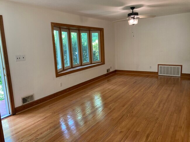 Sala de estar - 2792 Colonial Ave SW