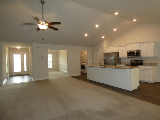 Foto del edificio - Beautiful brick 4BR/3BA in Cantonment near...