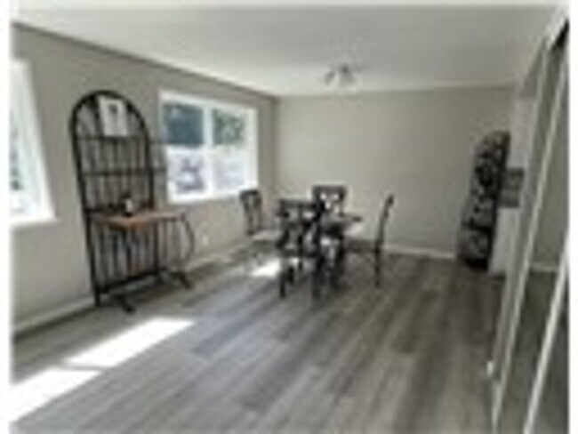 Building Photo - 3BR 2Bath Rambler in Renton Highlands for ...