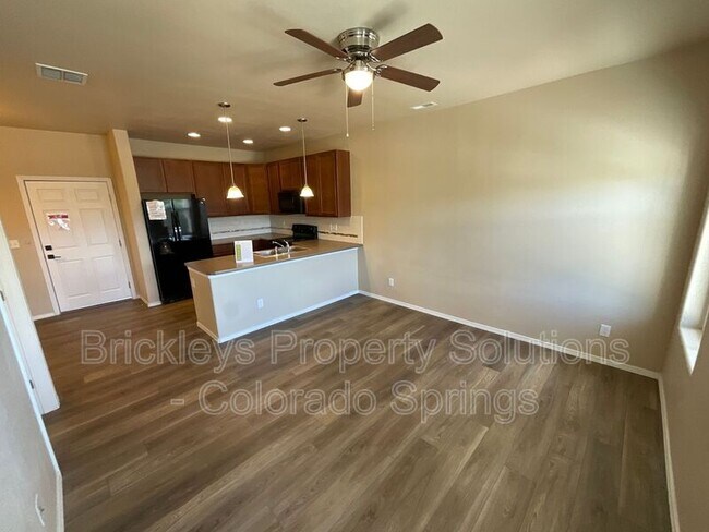 Building Photo - 2570 Shannara Grove