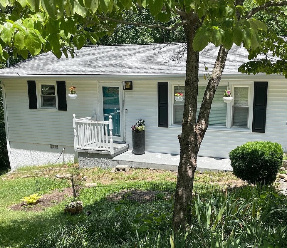 Primary Photo - 3820 Altamira Dr
