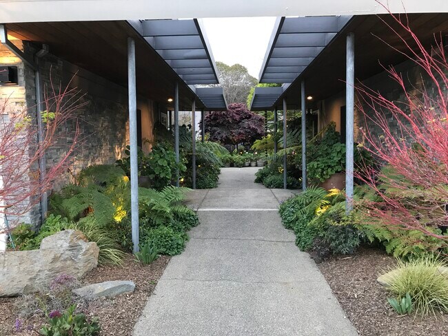 Center Walkway - 111 Elm St