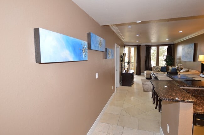 Foto del edificio - Meridian FURNISHED 2 BDR /2 BATH Luxury Co...
