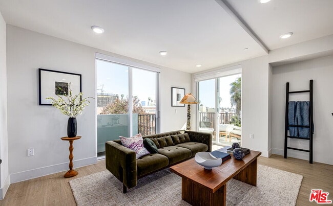 Foto del edificio - 707 S Berendo St